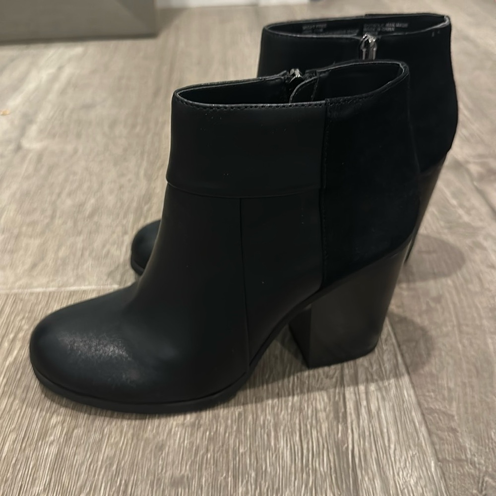 Kenneth Cole Reaction women’s black ankle boots Size 7 1/2